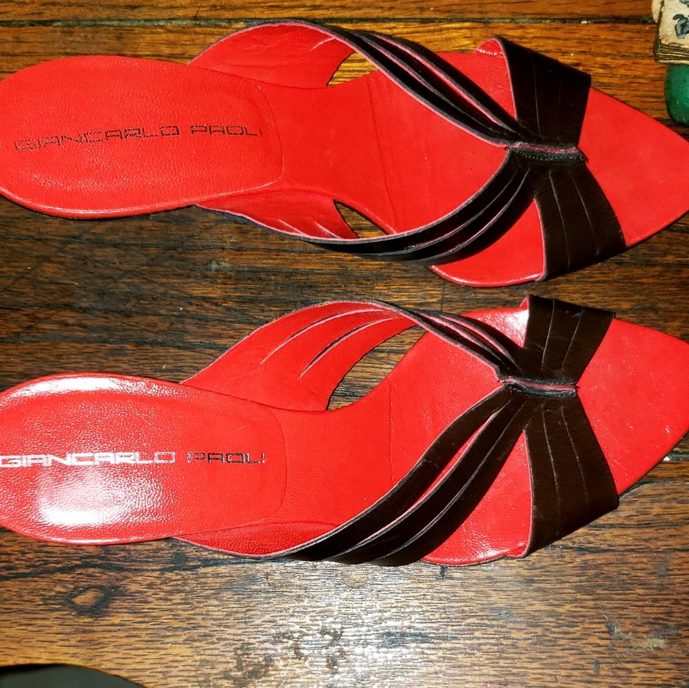 Giancarlo Paoli EUC Italian leather kitten Heels